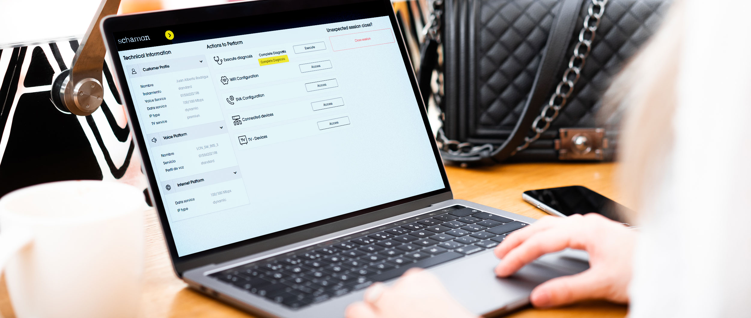 Schaman-dashboard-laptop-woman-en